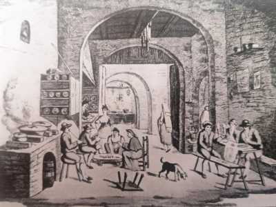 Svolgevano un�importante funzione poi l�osteria di Marco Bressani e la Gatta, dove venivano serviti quei forestieri che, durante la peste del 1656, provenivano da luoghi infetti. La prima, che rimase attiva sino al 1919, si trovava all�inizio di via Napoli e comprendeva un grande orto con palmento